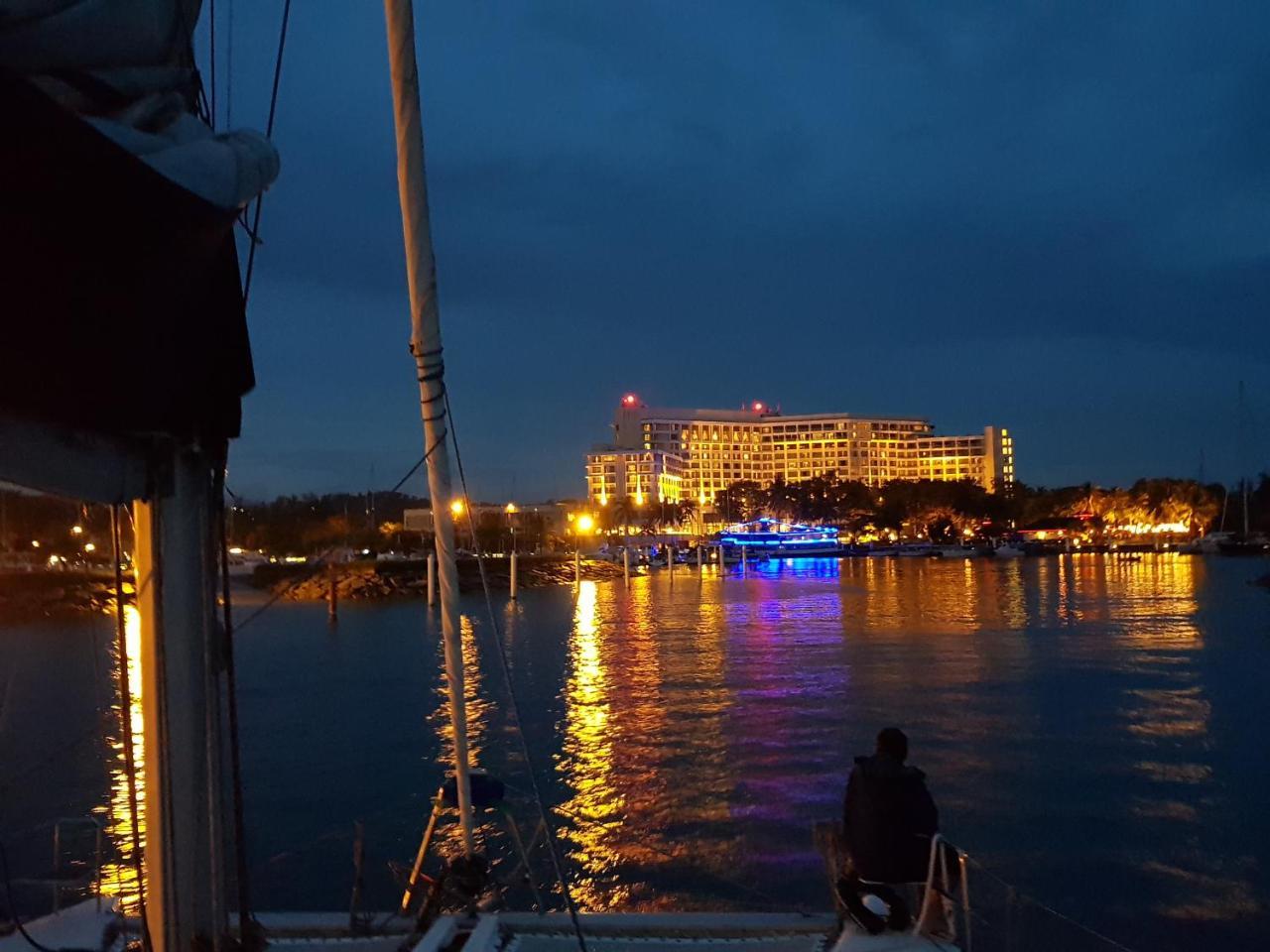 Marina Court Luxury Penthouse Aparthotel Kota Kinabalu Bagian luar foto